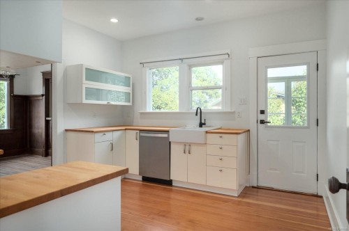 733 Fitzwilliam St, Nanaimo, BC 