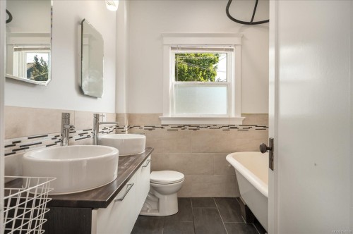 733 Fitzwilliam St, Nanaimo, BC 