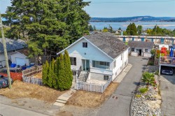 138 Strickland St Nanaimo, BC V9R 4S2