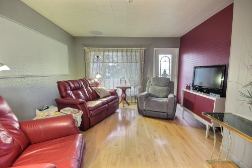 Salon - 261 Av. De L'Église, Rouyn-Noranda, QC 