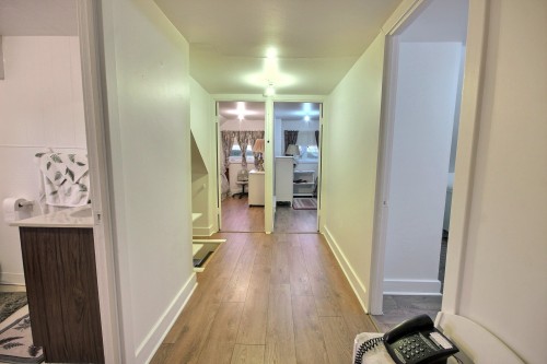 Corridor - 261 Av. De L'Église, Rouyn-Noranda, QC 