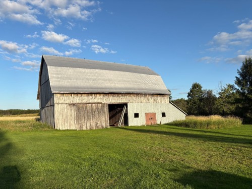 Grange - 261 Av. De L'Église, Rouyn-Noranda, QC 