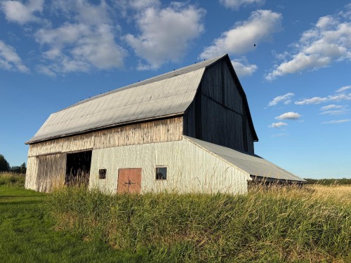 Grange - 261 Av. De L'Église, Rouyn-Noranda, QC 