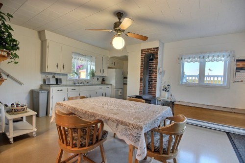 Salle à manger - 261 Av. De L'Église, Rouyn-Noranda, QC 