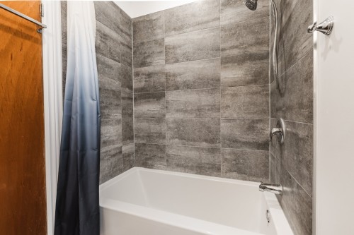 Bathroom - 6655 Rue Briand, Montréal (Le Sud-Ouest), QC 