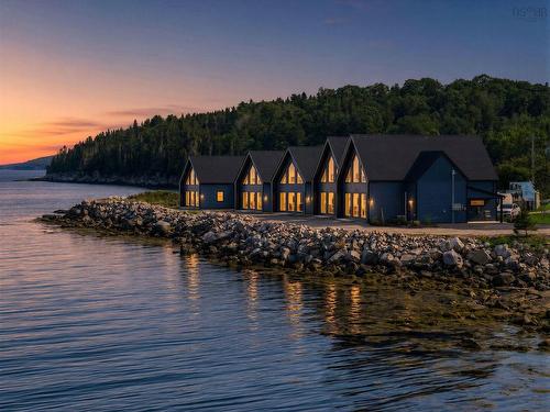 16 Compass Cove Court, Fox Point, NS 