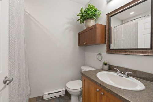 Salle de bains - 102-153 Av. Winthrop, Pointe-Claire, QC 