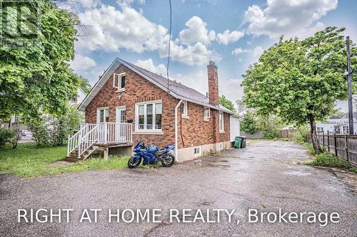 271 QUEEN STREET , Brampton, Ontario L6W 2C2 2