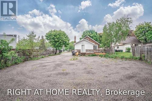 271 QUEEN STREET , Brampton, Ontario L6W 2C2 3