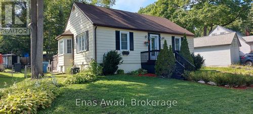 8 LAVALLEE CRESCENT  Orillia, ON L3V 2B1
