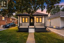 43 E BRUCEDALE Avenue E  Hamilton, ON L9A 1N1