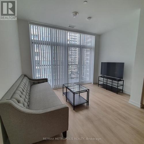 807 - 1195 THE QUEENSWAY , Toronto, Ontario M8Z 1R7 3