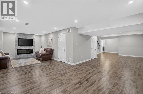 Loads of Extra Space - 755 Rayner Court, Milton, ON 