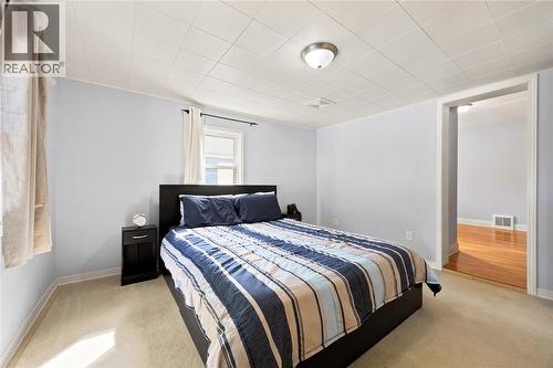 698 Pineview Avenue, Sarnia, ON 