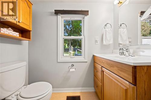 698 Pineview Avenue, Sarnia, ON 