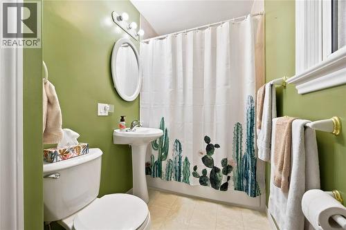 698 Pineview Avenue, Sarnia, ON 