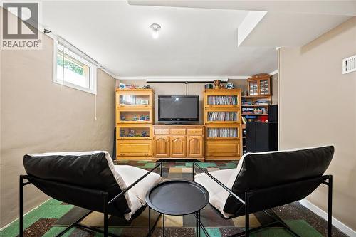 698 Pineview Avenue, Sarnia, ON 