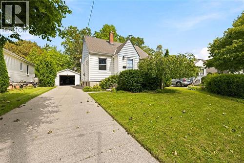 698 Pineview Avenue, Sarnia, ON 