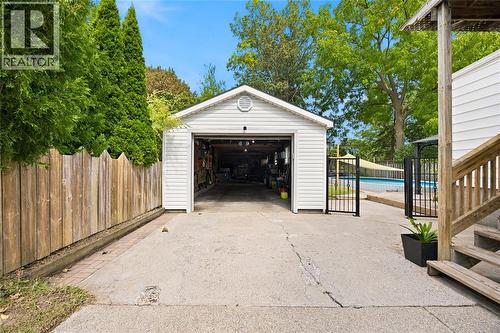 698 Pineview Avenue, Sarnia, ON 