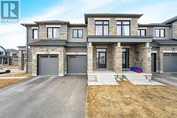 133 FENCHURCH MANOR AVENUE Barrie, ON L9L 0X1