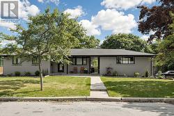 299 HORSHAM AVENUE Toronto, ON M2R 1G5