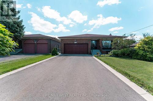 25A St Andrews Boulevard, Toronto, ON 