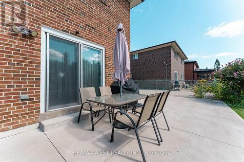 25A St Andrews Boulevard, Toronto, ON 