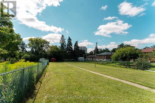 25A St Andrews Boulevard, Toronto, ON 