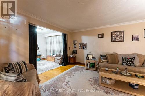 25A St Andrews Boulevard, Toronto, ON 