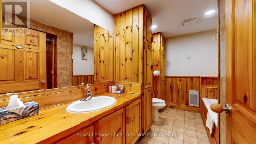 Main Bathroom - 118 Campbell Crescent, Blue Mountains, ON 