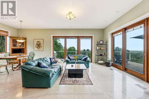1296 Dundas Street, Burlington, ON 