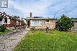 689 BURGESS AVENUE Hamilton, ON L8H 6J2