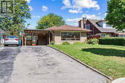 9 MOORECROFT CRESCENT Toronto, ON M1K 3T9