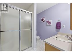 Practical 3PC bathroom featuring a walk-in shower with a built-in seat, handheld shower head - 
