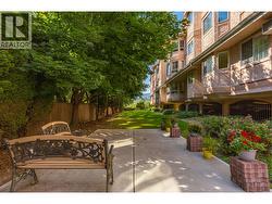 Enjoy the communal garden at the back of the building - 