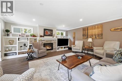 6 Kerman Avenue, Grimsby, ON 
