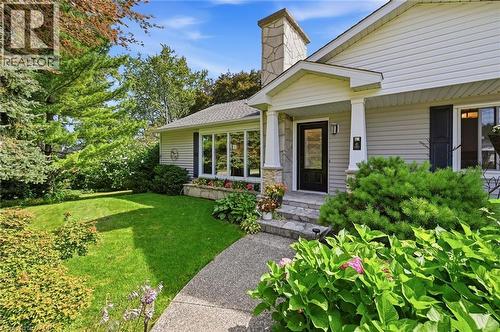 6 Kerman Avenue, Grimsby, ON 