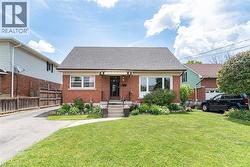 43 WYNGATE Avenue Stoney Creek, ON L8G 1T3