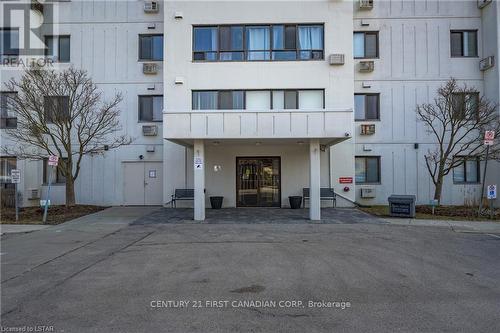 402 - 135 BASELINE ROAD W , London South (South D), Ontario N6J 4W4 2