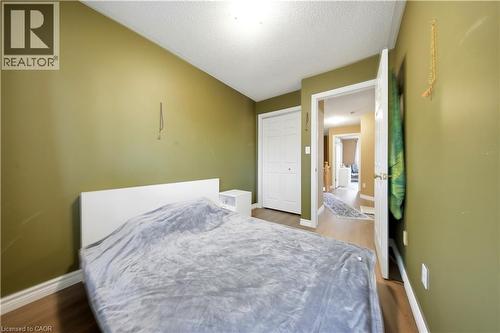 Wood-finish flooring - 384 Limeridge Road E Unit# 16, Hamilton, ON 