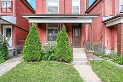 15 KINRADE AVENUE  Hamilton, ON L8L 6L5