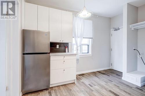UPPER UNIT 2 - 2443 DUNDAS STREET W , Toronto, Ontario M6P 1X3 2