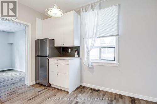 UPPER UNIT 2 - 2443 DUNDAS STREET W , Toronto, Ontario M6P 1X3 4