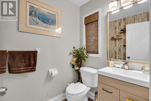 Powder Room - 3833 Quiet Creek Drive, Mississauga, ON 