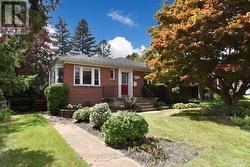 936 BOOTHMAN AVENUE  Burlington, ON L7T 1P6