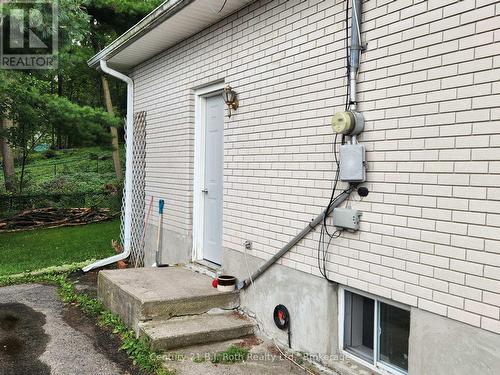 LOWER - 687 VICTORIA STREET , Midland, Ontario L4R 1A9 2