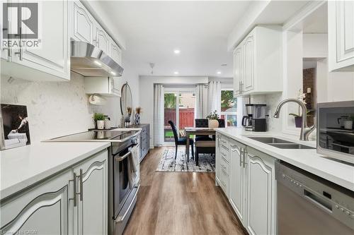 11 Wakefield Lane, Waterdown, ON 