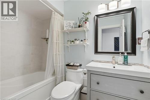 11 Wakefield Lane, Waterdown, ON 