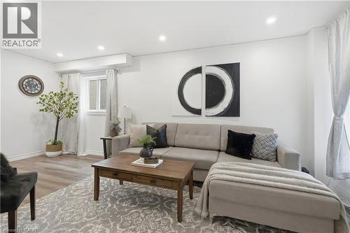 11 Wakefield Lane, Waterdown, ON 