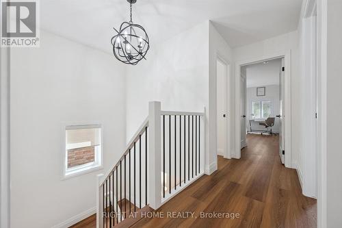 2294 Seton Crescent, Burlington, ON 